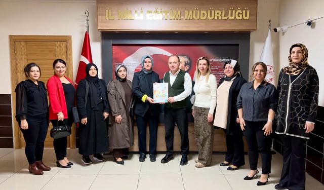 Veliler ve Öğretmenler El Ele Verdi, Çocuk Kitabı Yazdı