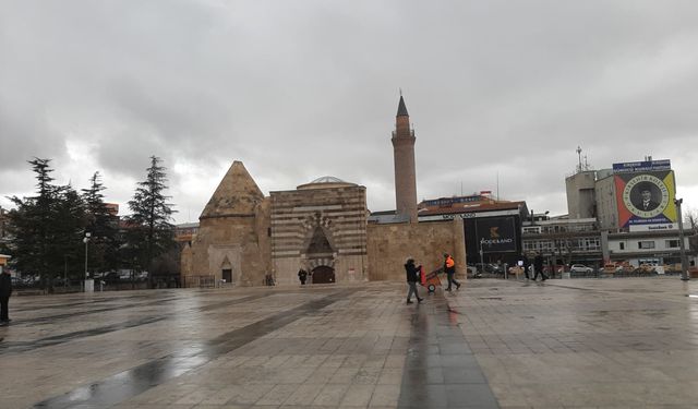 On Bir Ayın Sultanı Geldi