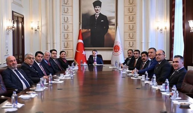 AK Parti Kırşehir Heyetinden Bakan Gürlek’e Ziyaret