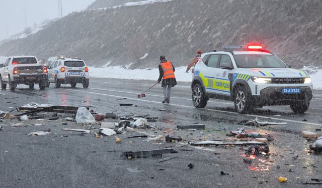 Feci kazada karı koca hayatını kaybetti