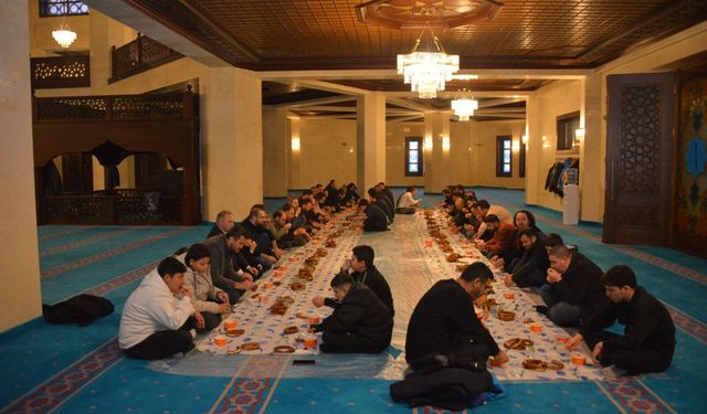 KAEÜ’de “Çanakkale İftarı” ve Söyleşi Düzenlendi