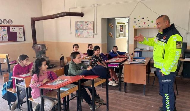 Kırşehir’de Öğrencilere Jandarma Güvenlik Eğitimi Verildi