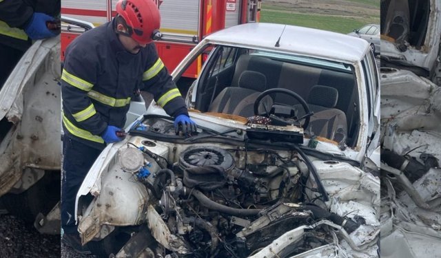 İki otomobil çarpıştı: 1 ölü, 2 yaralı