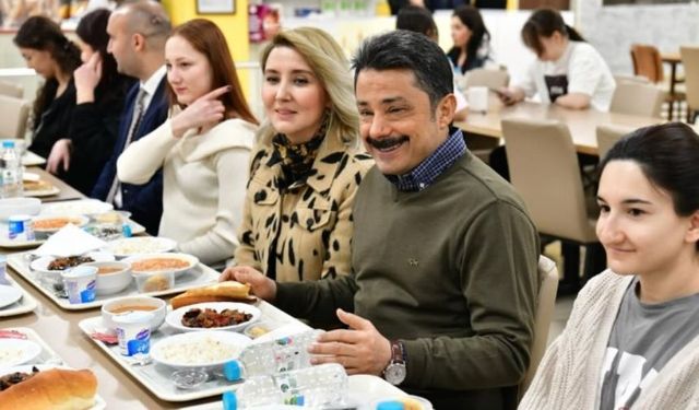 Vali Demiryürek, Öğrencilerle İftar Sofrasında Buluştu