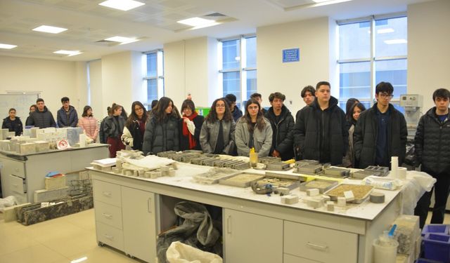 Kırşehirli Lise Öğrencilerinden KAEÜ’ye Eğitim Gezisi