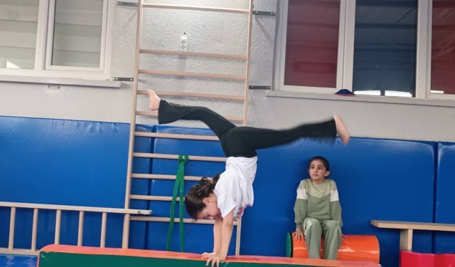 Mucur’da Gençler Jimnastik Eğitimiyle Form Tutuyor