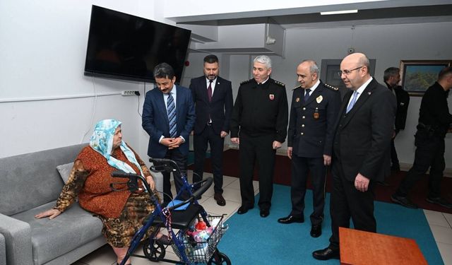 Protokolden Gönül Dokunuşu: Bayramda Vatandaşla Buluşma