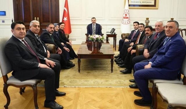 Bakan Çiftçi’ye Kırşehir AK Parti  Heyetinden Hayırlı Olsun Zİyareti