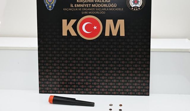 Kırşehir’de durdurulan araçtan sikke ve uyuşturucu çıktı