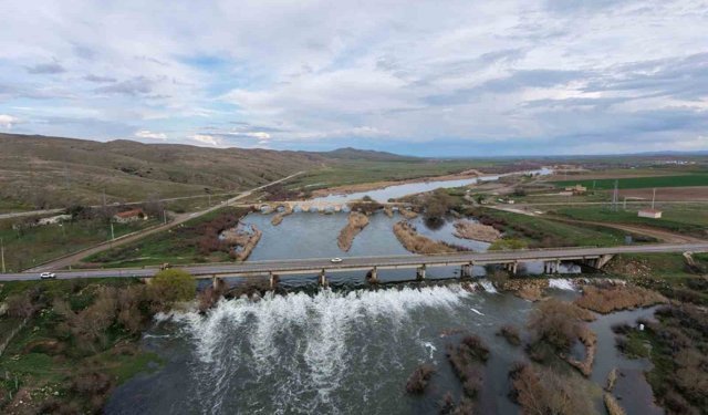Kızılırmak'ta su seviyesi yükseldi
