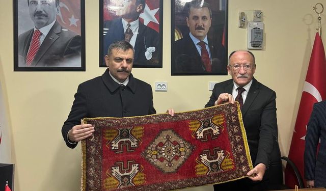 Mucur Halısı Bakan Çiftçi’ye Takdim Edildi