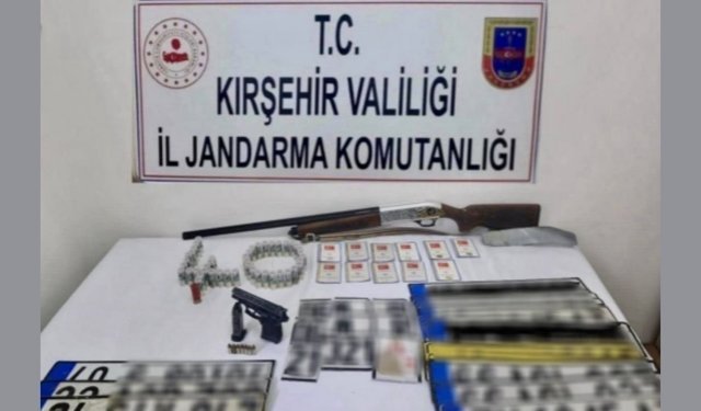 Kırşehir’de Silah ve Sahte Plaka Ele Geçirildi