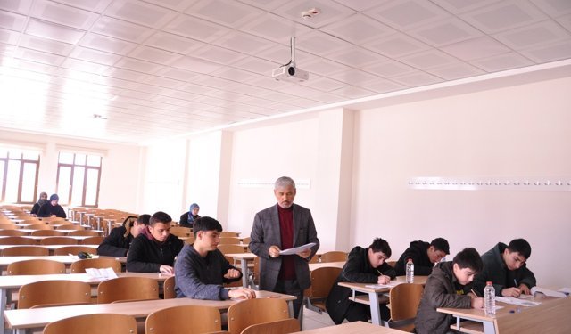 Gençler Umre İçin Bilgi Yarışmasında Ter Döktü