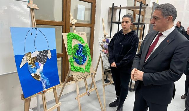 Rektör Karahocagil Sıfır Atık Sergisini Gezdi