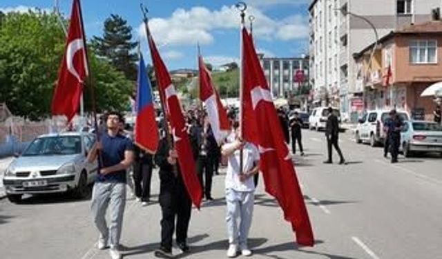 Başkan Hakanoğlu Gençlerle Bayram Coşkusunu Paylaştı