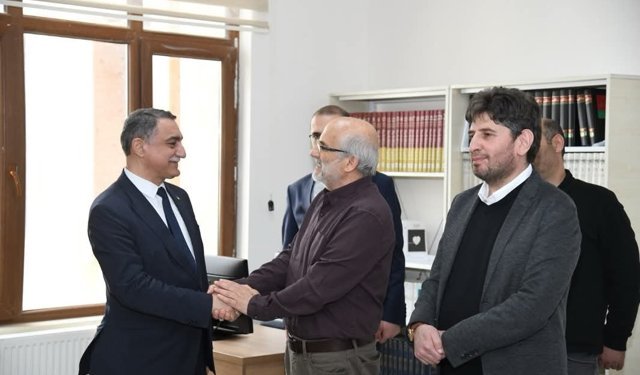 Araştırmacı Yazar Dursun Çiçek’ten KAEÜ’ye Büyük Katkı: İbn-i Sina Kütüphanesi