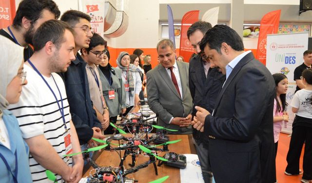 Cacabey Gençlik Merkezi’nde Renkli Festival