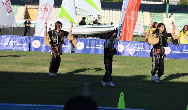 Kırşehir'de Yaz Spor Okulları 32 branşta coşkulu törenle açıldı