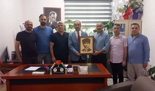 Yeni Göreve Bir Tebrik de Türk Sağlık-Sen’den Geldi