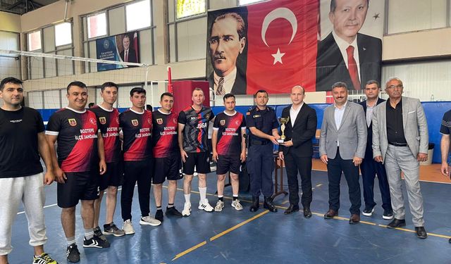 Boztepe’de Kurumlar Arası Voleybol Turnuvası Sona Erdi