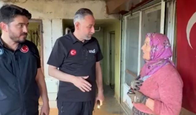 Gönüllüler Temizledi, Selzede Kadın Dualarıyla Teşekkür Etti