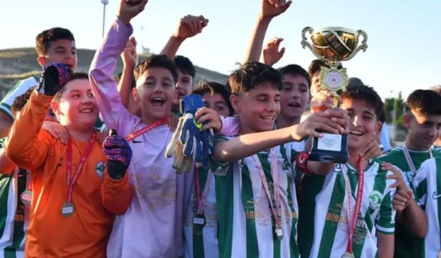 U13 GENÇLER LİGİ'NDE ŞAMPİYON KIRŞEHİRSPOR
