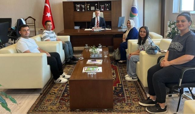 Dekan Selçuk, Mezun Öğrenciler ve Ailelerini Ağırladı