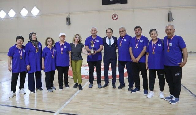 Tazelenme Üniversitesi Öğrencileri Madalyalarla Döndü