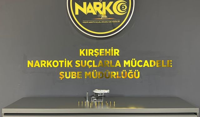 Şüpheli araçtan tabanca ve mühimmat çıktı