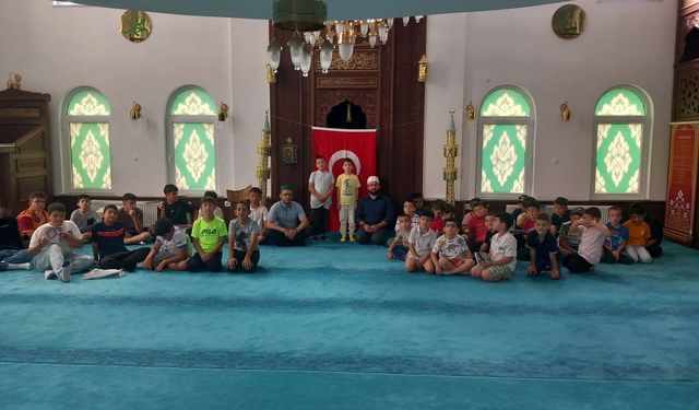 Miniklerin Bayrak Sevgisi Görülmeye Değerdi