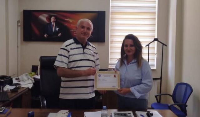 AKÇAKENT ŞEYH ŞAMİL İLKOKULU MÜDÜRÜ GÖZÜBÜYÜK’E BAŞARI BELGESİ