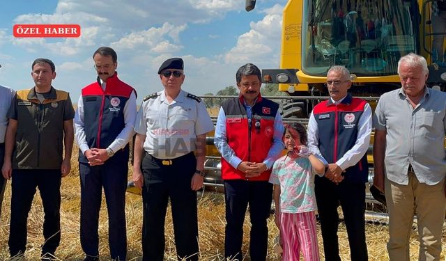 Kırşehir Valisi Demiryürek Hasat Sezonunda Çiftçinin Yanında