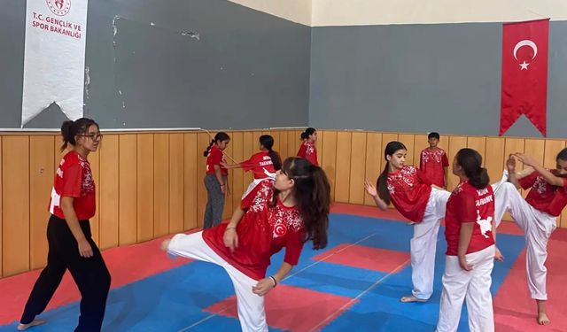 Mucur'da GSB Spor Okulları'nda Tekvando Eğitimi Devam Ediyor