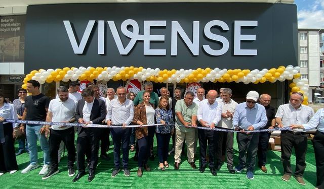 Mustafa Yılmaz, Vivense Mağazası'nın Açılışına Katıldı