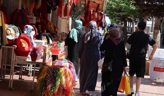 Kırşehir'de gurbetçi hareketliliği esnafa can suyu oldu