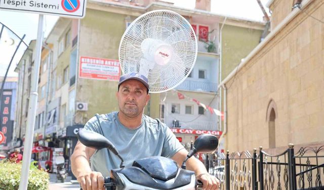Kırşehir'de sıcaktan bunalan vatandaş, elektrikli motoruna vantilatör taktı