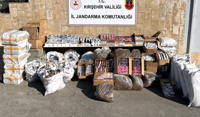 Kırşehir'de tırda 12.5 TL'lik gümrük kaçağı eşya ele geçirildi