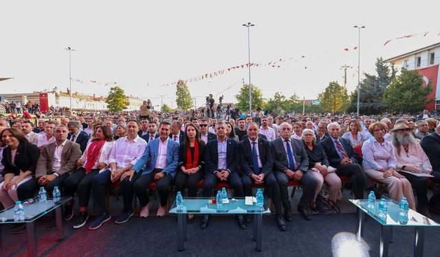 Metin İlhan ve Özgür Özel Hacı Bektaş Veli Etkinliğinde Yer Aldı
