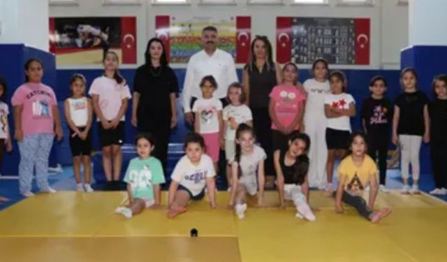 MİNİK CİMNASTİKÇİLERE ANTRENMANDA DONDURMA SÜRPRİZİ