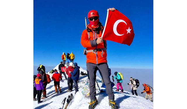 Kırşehir’den Ağrı Dağı’nın Zirvesine Tarihi Tırmanış