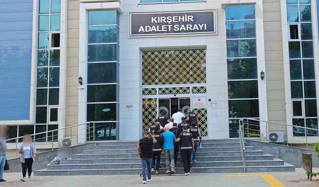 Kırşehir'de iş yerine çağırdıkları kişileri dövüp gasp ettikleri iddiasıyla 4 şüpheli tutuklandı