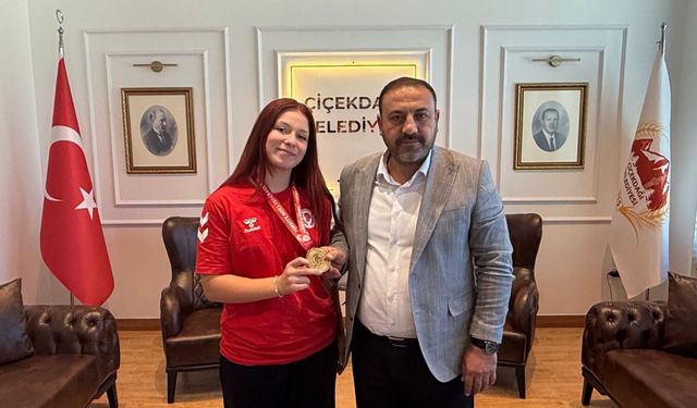 Türkiye Şampiyonu Yoncagül Yılmaz’dan Başkan Hakanoğlu’na ziyaret