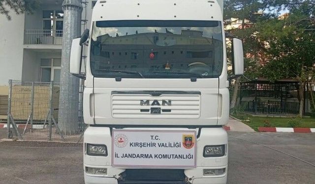 Kırşehir'de şasesi değiştirilen tır yol kontrolünde yakalandı