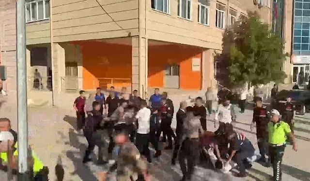 Lise Önünde Açılan Ateş Sonucu 10 Öğrenci Yaralandı