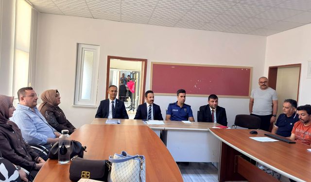 ÇİÇEKDAĞI’NDA AKADEMİK BAŞARI İÇİN OKUL ZİYARETLERİ