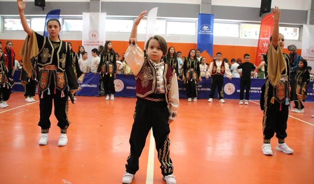 KIRŞEHİR’DE GENÇLİK YAZ KULÜBÜ ŞENLİKLE SONA ERDİ