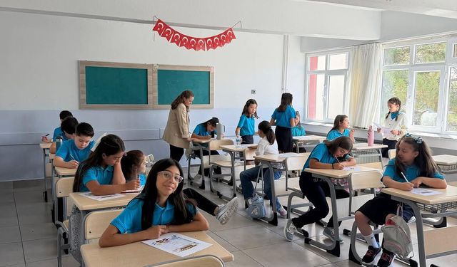 Muharrem Ertaş Müzik Ortaokulu Kapılarını Sanatla Açtı