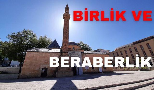 Cuma Hutbesinde Cumhuriyet’in 103. Yılına Vurgu