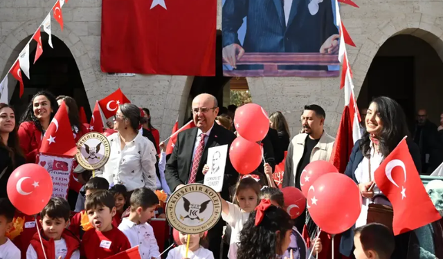 Kırşehir’de Cumhuriyet Fotoğrafları Sergisi Ziyarete Açıldı