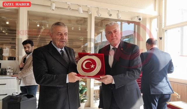 Başkan Öztürk’ten Gazeteci Murat Sürmeli’ye Anlamlı Plaket